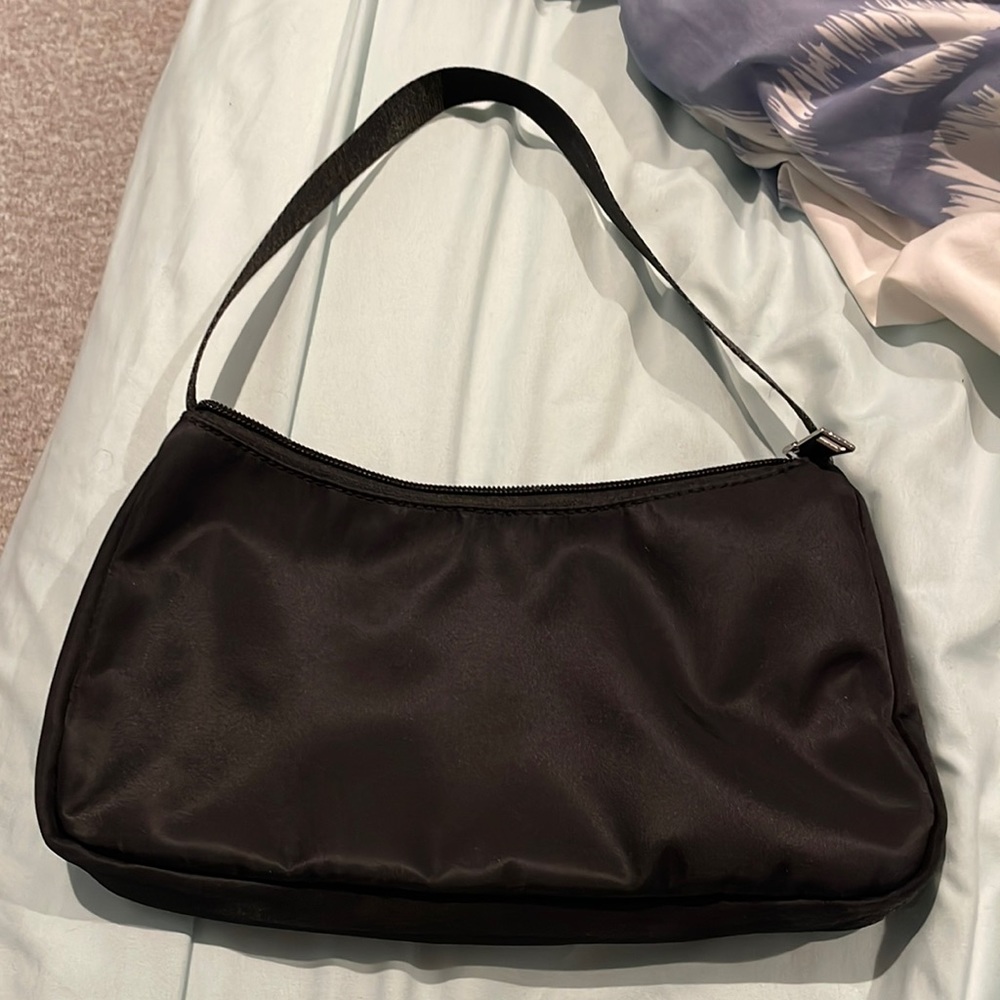 black shoulder bag